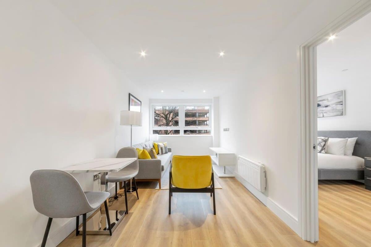 Modern And Stylish 1 Bed Apartment In East Grinstead Exteriör bild