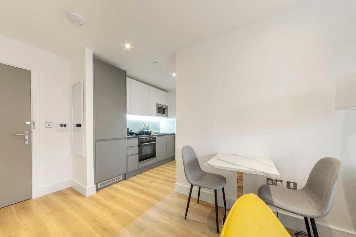 Modern And Stylish 1 Bed Apartment In East Grinstead Exteriör bild